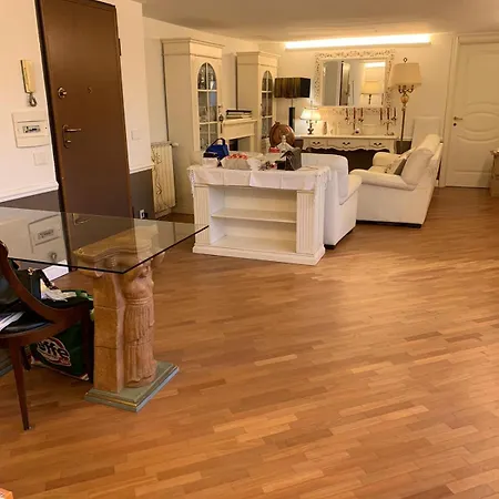 Maria Assunta Center Luxury Flat 丽都迪奥斯蒂亚
